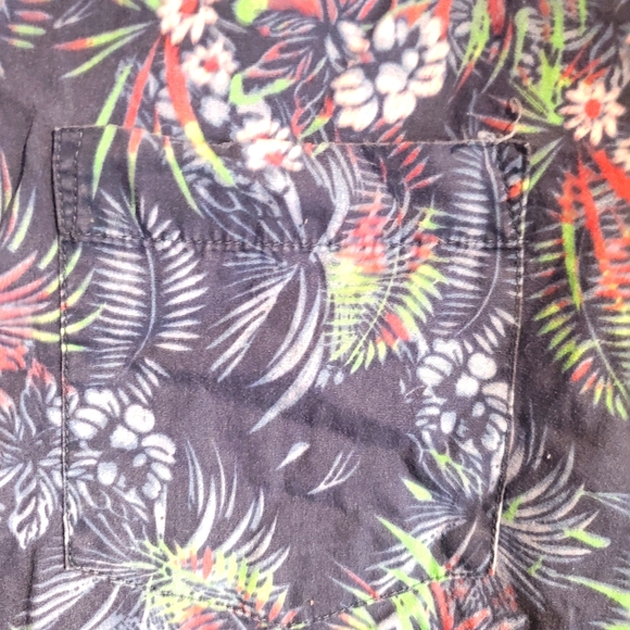 Denim & Flower Button Down Shirt - Picture 4 of 5